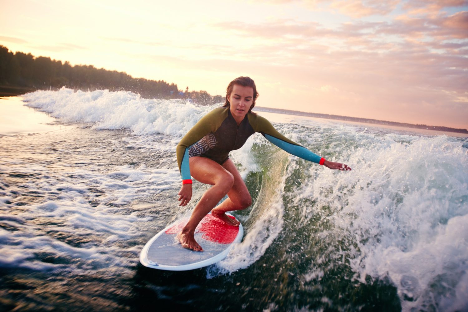 Czym jest surf camp i dlaczego to idealny wybór dla początkującego?
