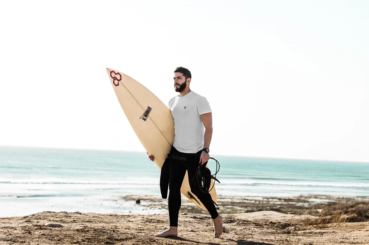 Nauka surfingu – jak rozpocząć przygodę z surfingiem?