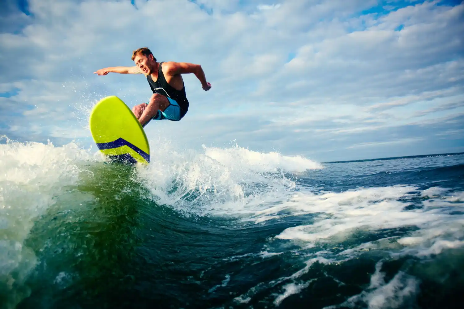 Jak dobrać deskę surfingową do poziomu zaawansowania? Długość i wyporność deski surfingowej bez tajemnic